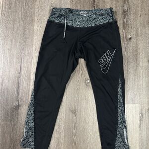 Nike women Black and Gray Patterned Leggings